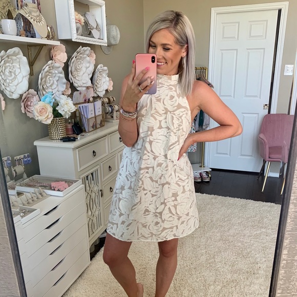 DO+BE Dresses & Skirts - DO + BE Floral Embroidered Dress